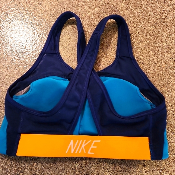 Nike Womens Swoosh Modern Sports Bra size small - Picture 4 of 5